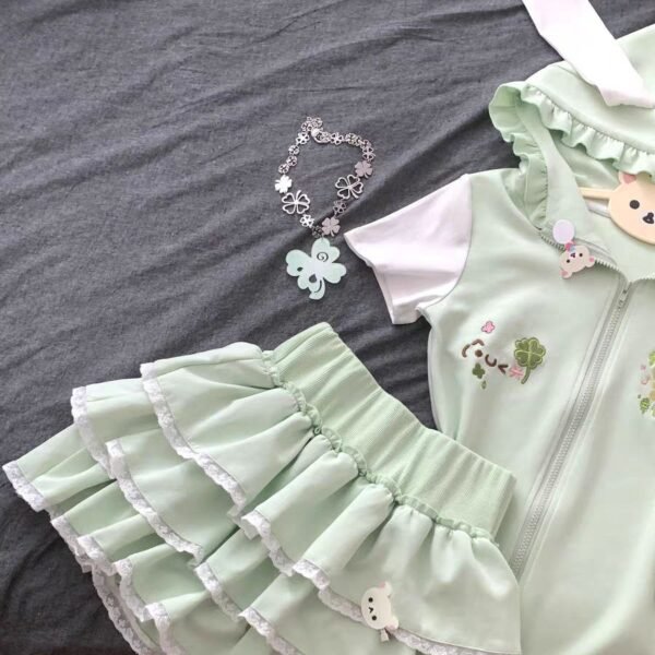 6262587528100040533 clover hooded set