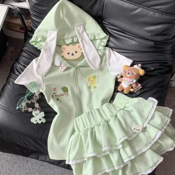 6262587528100040534 clover hooded set